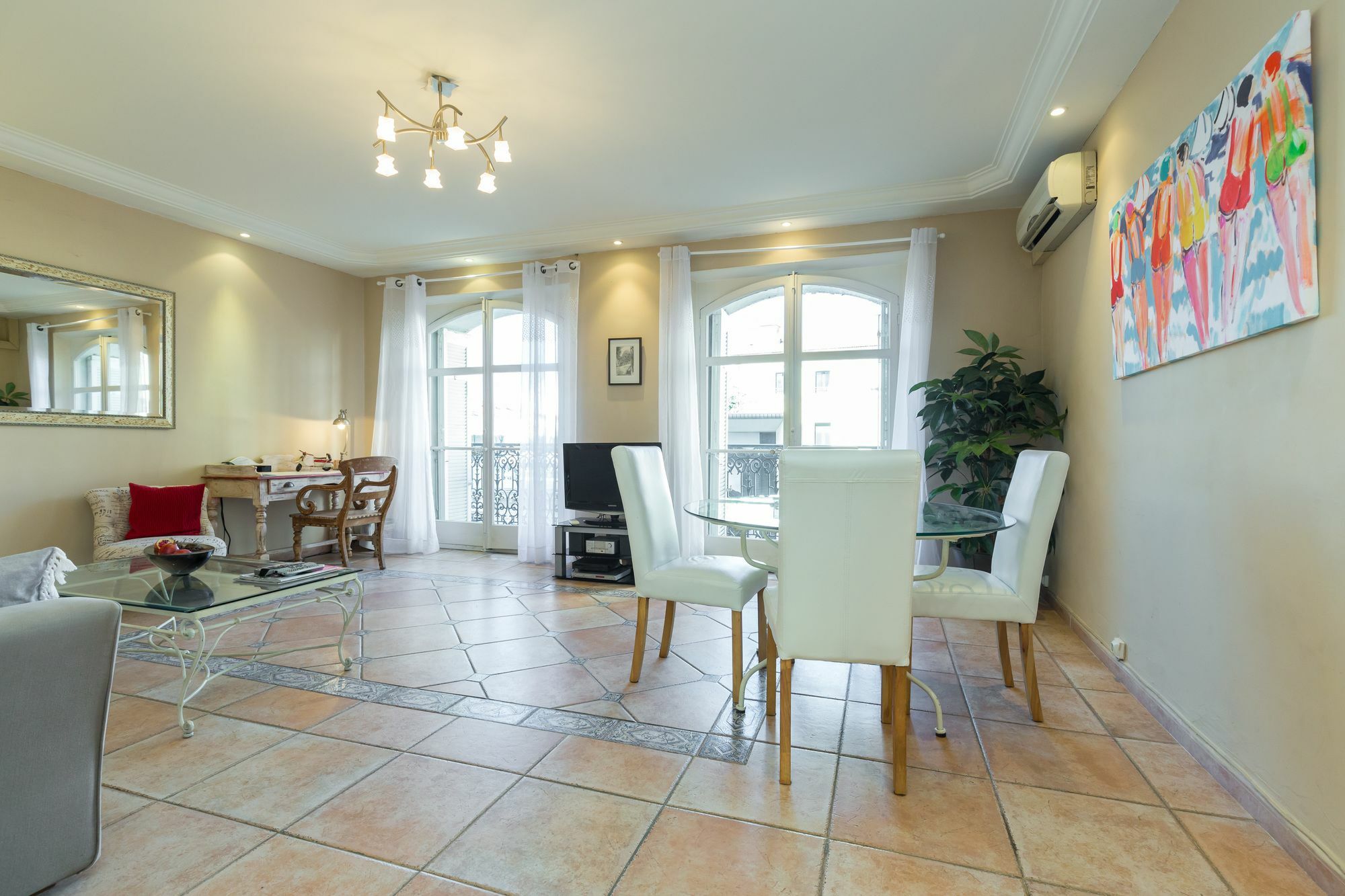 Lovely 2 Bed 2 Bath Apartment In Cannes On Rue Antibea Easy Walk To The Palais 224 Bagian luar foto